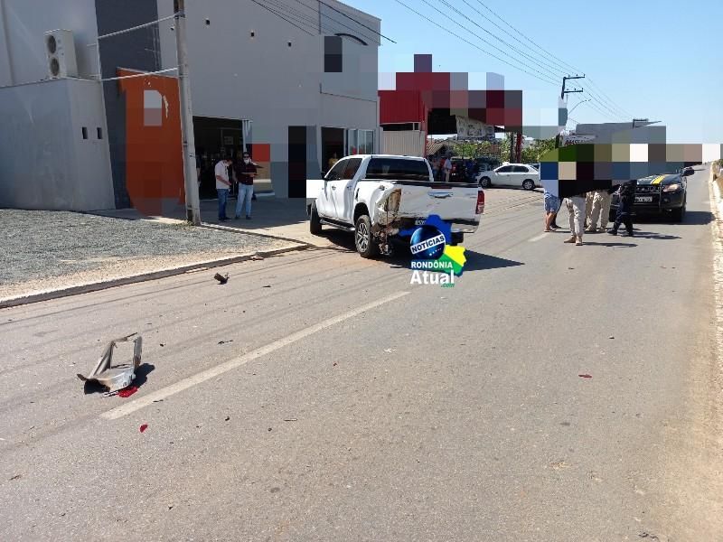 Após colisão, carro capota na marginal da Br-364, em Ji-Paraná Após colisão, carro capota na marginal da Br-364, em Ji-Paraná