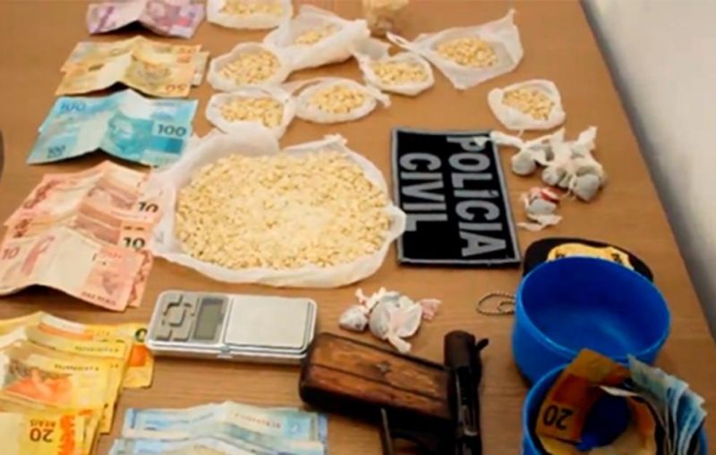 Idoso é preso com cerca de 2 mil pedras de crack em Ouro Preto Idoso é preso com cerca de 2 mil pedras de crack em Ouro Preto