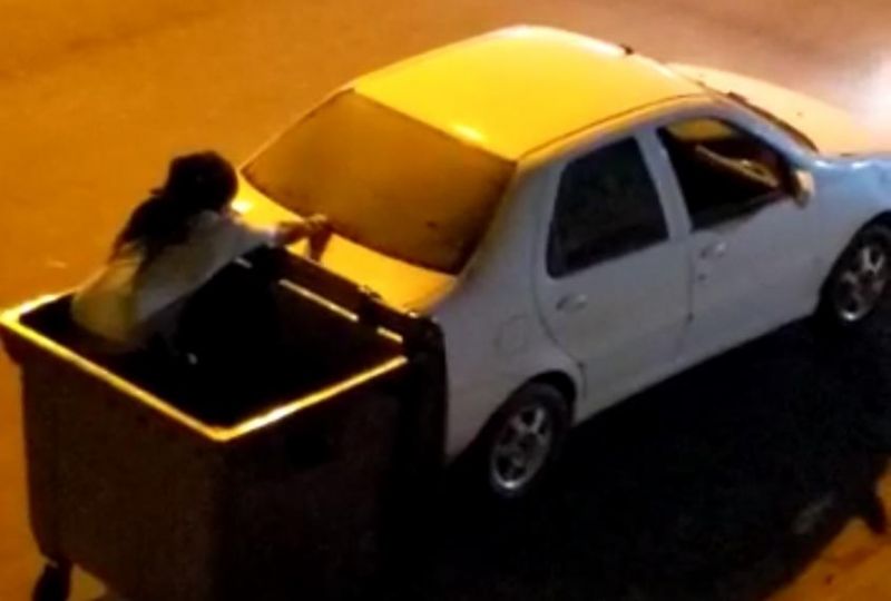 Cada doido com sua mania: Jovem é flagrado tentando Cada doido com sua mania: Jovem é flagrado tentando