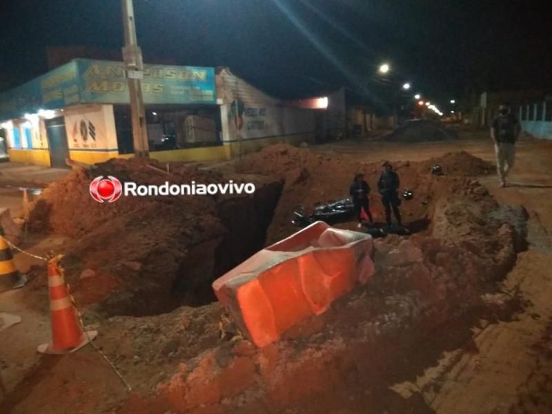 Buraco aberto pela prefeitura em avenida de Porto Velho causa grave acidente com casal em moto
