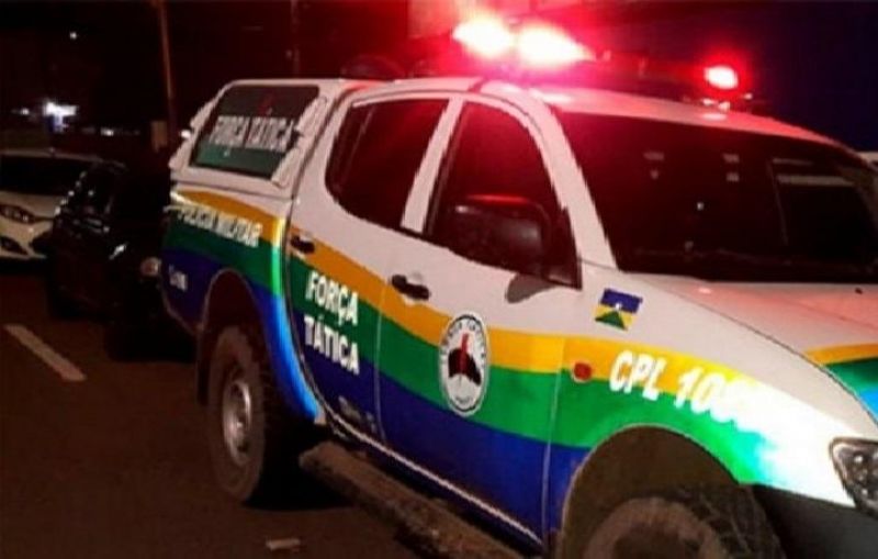 Durante briga em casa, filha tenta matar mãe a facadas e as duas são presas Durante briga em casa, filha tenta matar mãe a facadas e as duas são presas