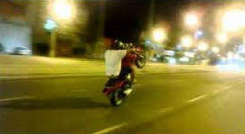 Motoqueiro é preso com CNH vencida, embriagado e praticando direção perigosa em Vilhena Motoqueiro é preso com CNH vencida, embriagado e praticando direção perigosa em Vilhena