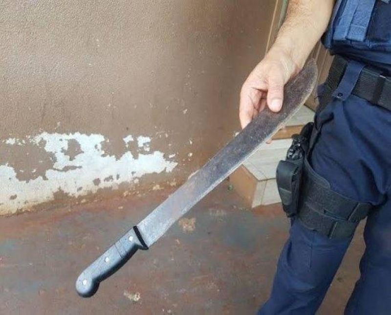 Briga por causa de homem acaba com mulher agredida com facão por travesti em Porto Velho