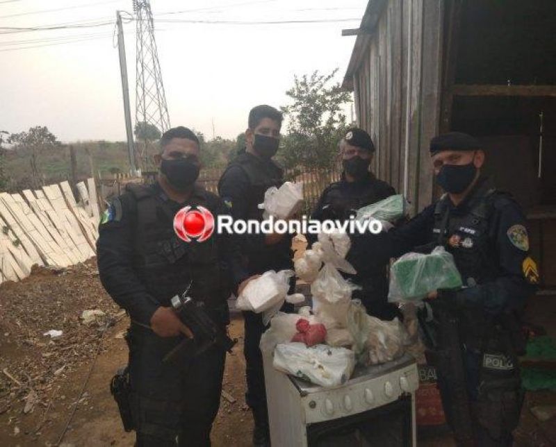 Traficante que guardava droga em galinheiro é preso escondido embaixo de cama em Porto Velho Traficante que guardava droga em galinheiro é preso escondido embaixo de cama em Porto Velho