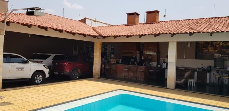 Vídeo mostra prefeitos de RO recebendo dinheiro de propina; Polícia apreende dinheiro e joias nas casas dos prefeitos; Veja imagens Vídeo mostra prefeitos de RO recebendo dinheiro de propina; Polícia apreende dinheiro e joias nas casas dos prefeitos; Veja imagens