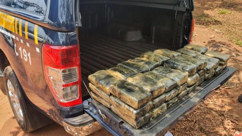 PRF apreende mais de 50 kg de droga em caminhão-cegonha em Jaru; veja o vídeo