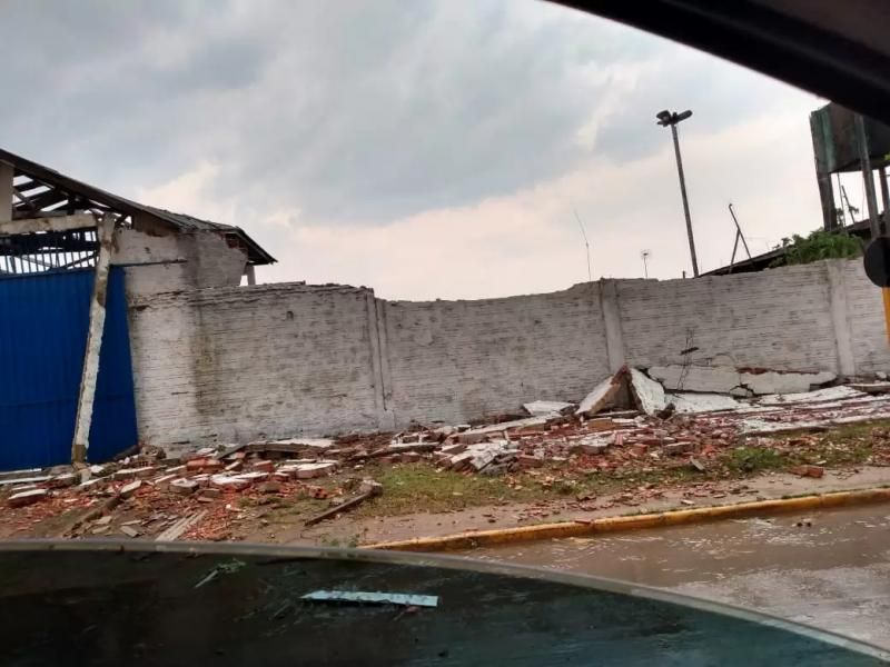 Veja fotos e vídeos: Temporal com granizo causa estrago também em Vilhena Veja fotos e vídeos: Temporal com granizo causa estrago também em Vilhena