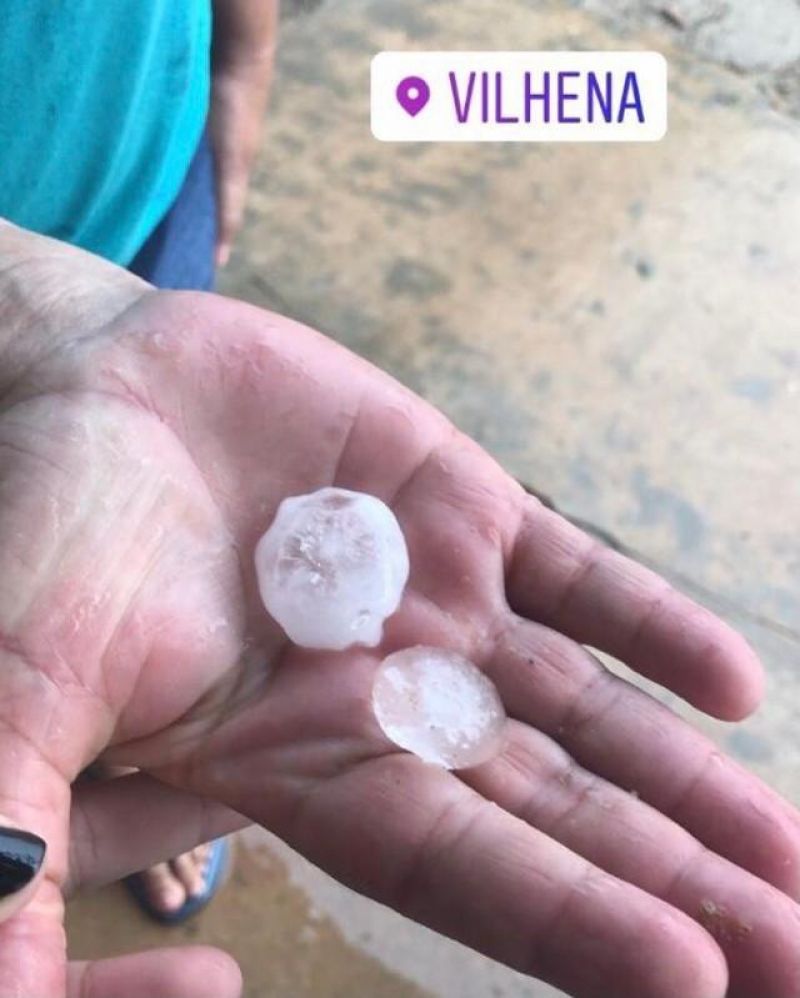 Veja fotos e vídeos: Temporal com granizo causa estrago também em Vilhena Veja fotos e vídeos: Temporal com granizo causa estrago também em Vilhena
