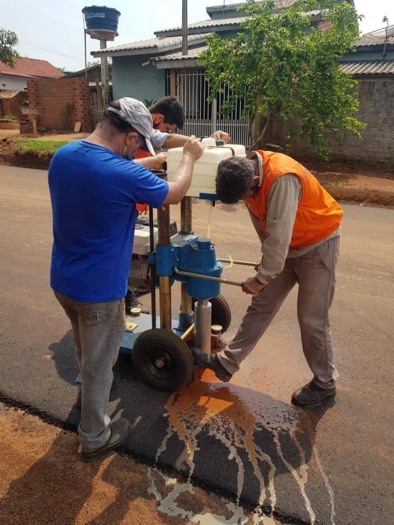 DER realiza testes de espessura e qualidade na maior obra de pavimentação asfáltica urbana em Rolim de Moura