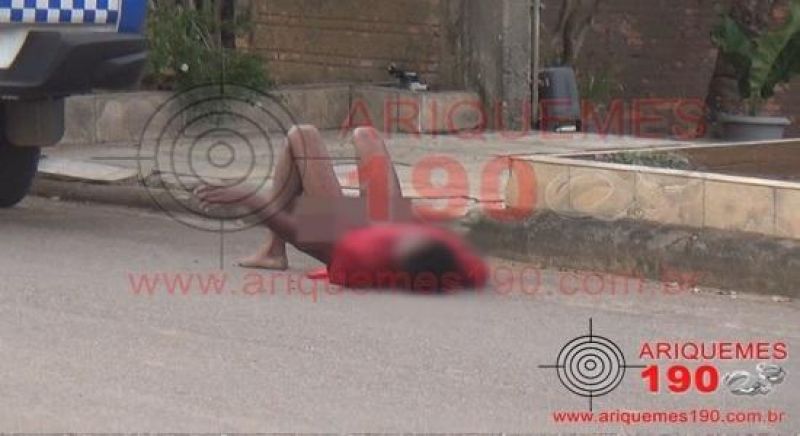 Homem é atendido em estado grave após levar mais 2 mil ferroadas de abelha em Ariquemes Homem é atendido em estado grave após levar mais 2 mil ferroadas de abelha em Ariquemes