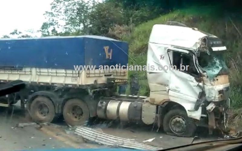 Colisão entre caminhão e carreta bitrem quase termina em tragédia na BR 364 entre Jaru e Ariquemes; Veja o vídeo Colisão entre caminhão e carreta bitrem quase termina em tragédia na BR 364 entre Jaru e Ariquemes; Veja o vídeo