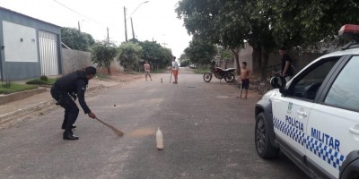 Vídeo mostra policial jogando Bets após ser 'desafiado' por crianças em Rondônia
