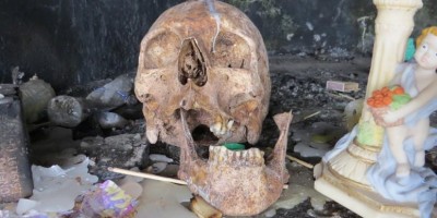 Crânio humano é retirado de cova e usado em ritual em Porto Velho
