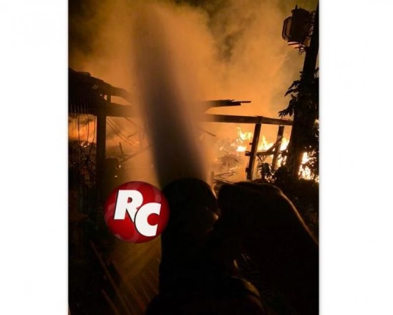 Incêndio destrói parte de uma madeireira, em São Francisco do Guaporé