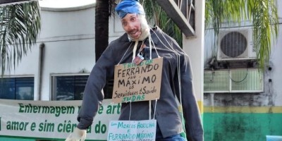 Em protesto, servidores da Saúde entram em greve em Porto Velho e fazem 'judas' com...