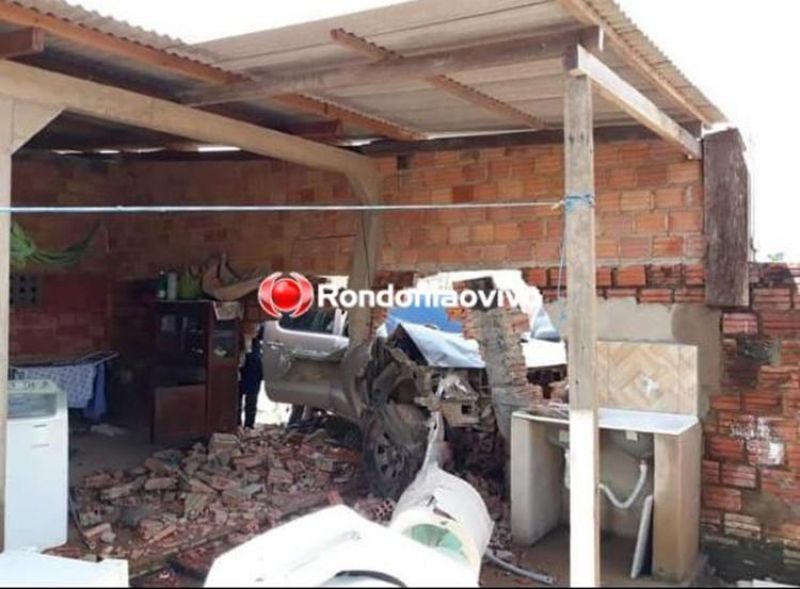 Embriagado, policial penal causa acidente, foge sem prestar socorro e acaba destruindo muro de residência Embriagado, policial penal causa acidente, foge sem prestar socorro e acaba destruindo muro de residência
