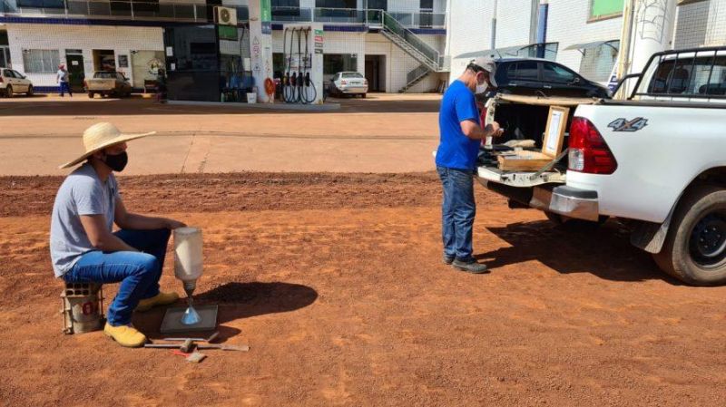 Trechos na avenida 25 de agosto recebem testes de qualidade e drenagem em Rolim de Moura Trechos na avenida 25 de agosto recebem testes de qualidade e drenagem em Rolim de Moura