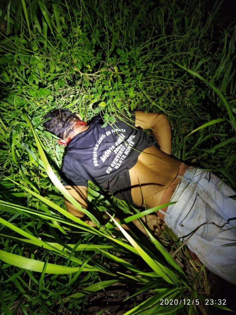 Homem é encontrado morto com corte profundo na boca, na zona rural de Ji-Paraná Homem é encontrado morto com corte profundo na boca, na zona rural de Ji-Paraná