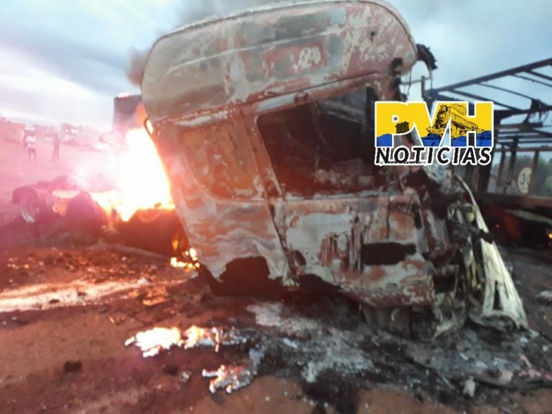 Motorista morre carbonizado após explosões de carretas em grave acidente na BR-364; Moradores saquearam alimentos das carretas