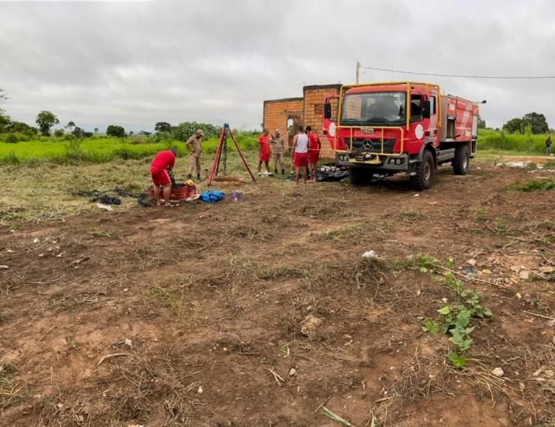 Corpo em avançado estado de decomposição é retirado de dentro de poço em Ji-Paraná