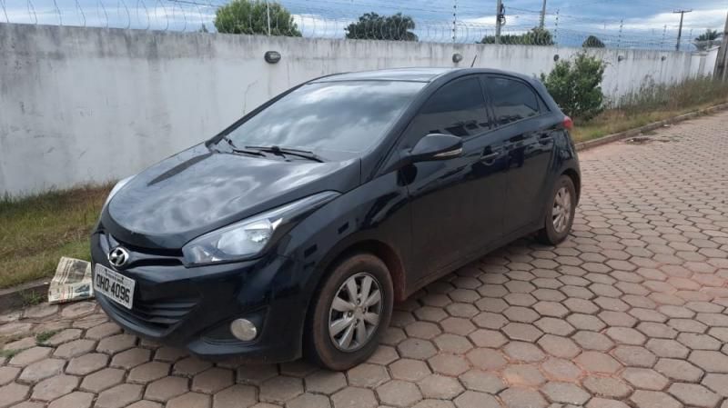 Veículo com placa de Rolim de Moura é abordado pela PM em Ji-Paraná com quase 5Kg de drogas Veículo com placa de Rolim de Moura é abordado pela PM em Ji-Paraná com quase 5Kg de drogas