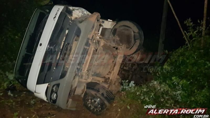 Homem fica preso nas ferragens de carro após grave acidente na RO-010 em Rolim de Moura