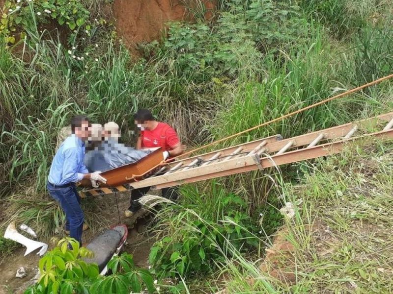 Motociclista morre após cair com moto dentro de vala em Ariquemes Motociclista morre após cair com moto dentro de vala em Ariquemes