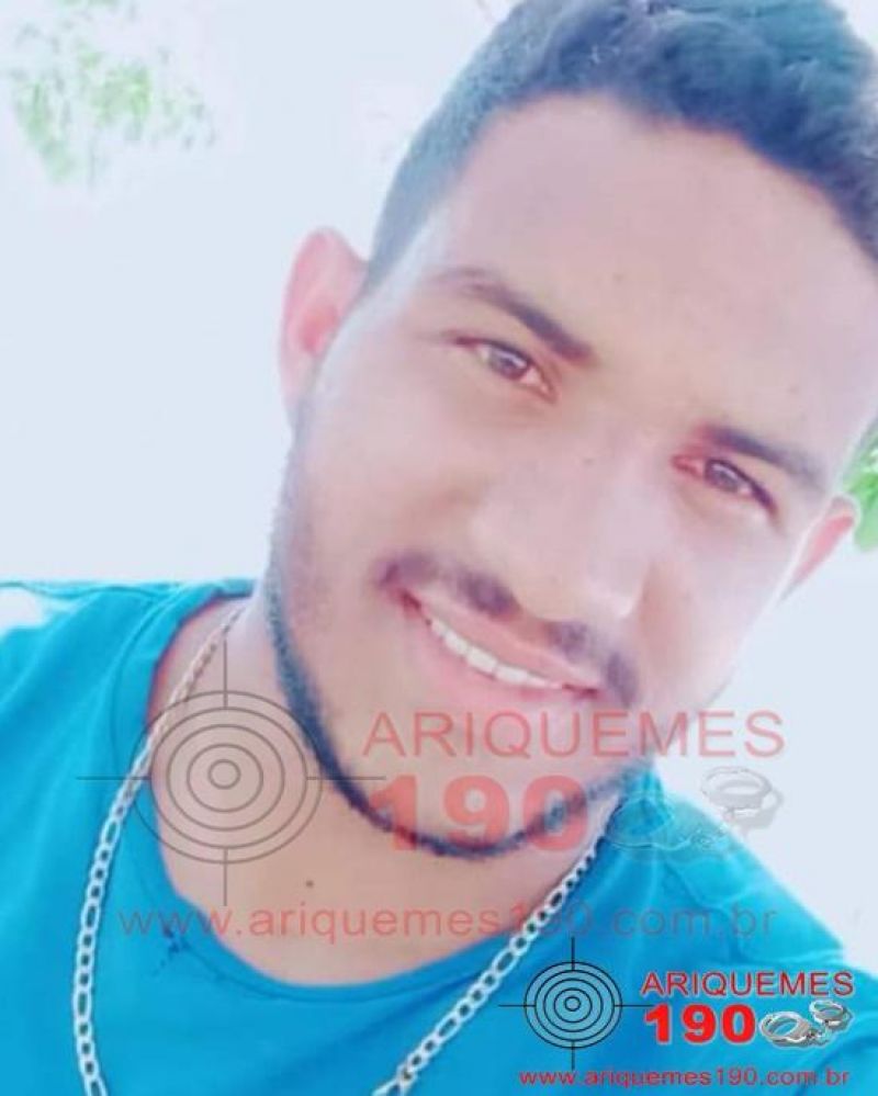 Motociclista morre após cair com moto dentro de vala em Ariquemes Motociclista morre após cair com moto dentro de vala em Ariquemes