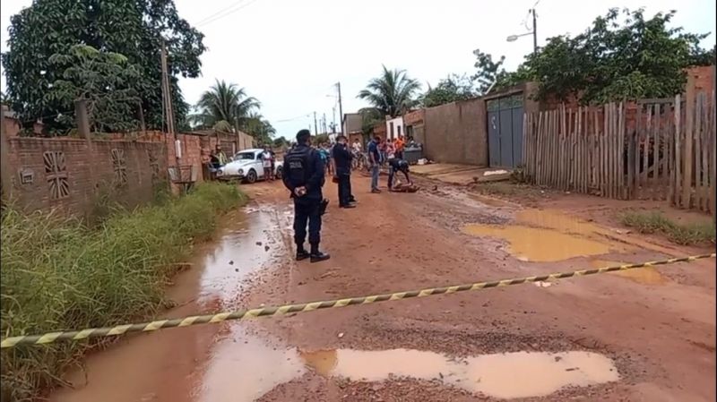Homem é assassinado com cerca de 14 facadas em Candeias do Jamari Homem é assassinado com cerca de 14 facadas em Candeias do Jamari