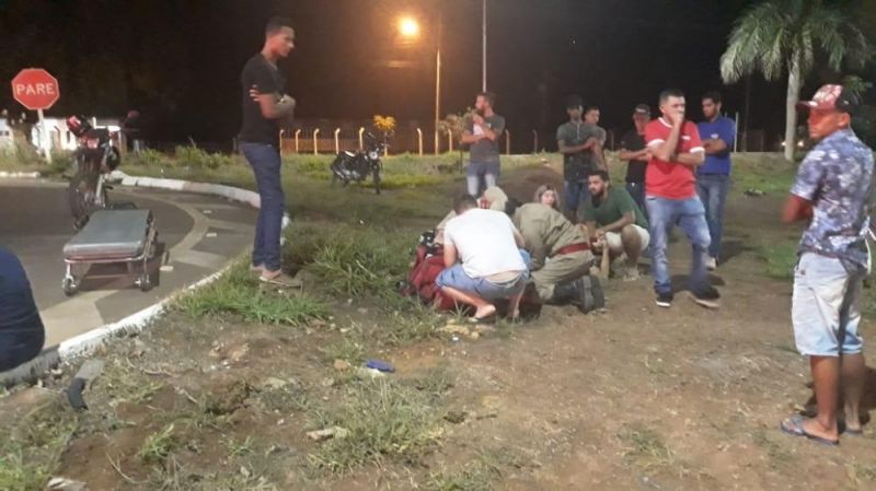 Motociclista tem fratura exposta ao colidir contra veículo na BR-364 em Jaru Motociclista tem fratura exposta ao colidir contra veículo na BR-364 em Jaru