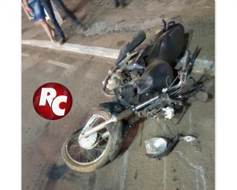 Carro atropela motociclista e arrasta moto por mais de quatro quadras após furar semáforo em São Francisco