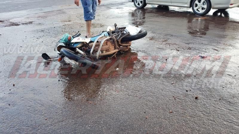 Mototaxista e passageira ficam feridos em acidente de trânsito em Rolim de Moura Mototaxista e passageira ficam feridos em acidente de trânsito em Rolim de Moura