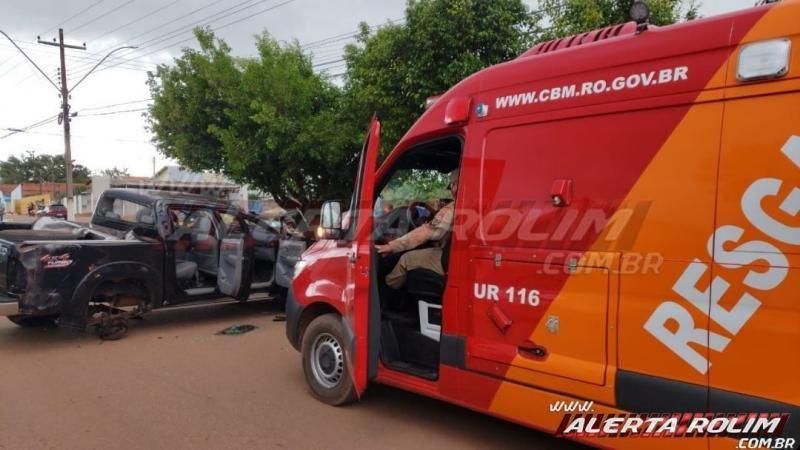 Duas pessoas ficam feridas após caminhonete capotar durante acidente em Rolim de Moura