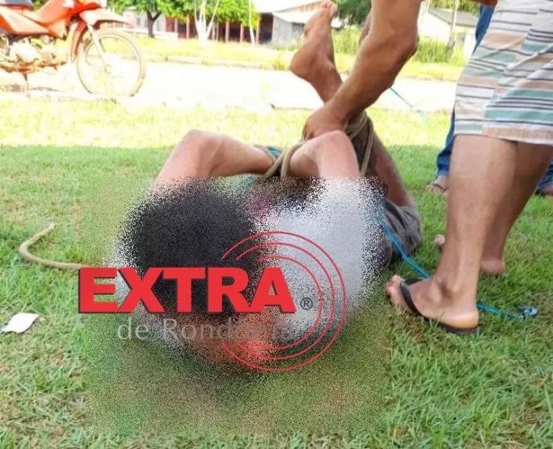 Corumbiara: moradores pegam ladrão no flagra e o amarram até a chegada da polícia Corumbiara: moradores pegam ladrão no flagra e o amarram até a chegada da polícia