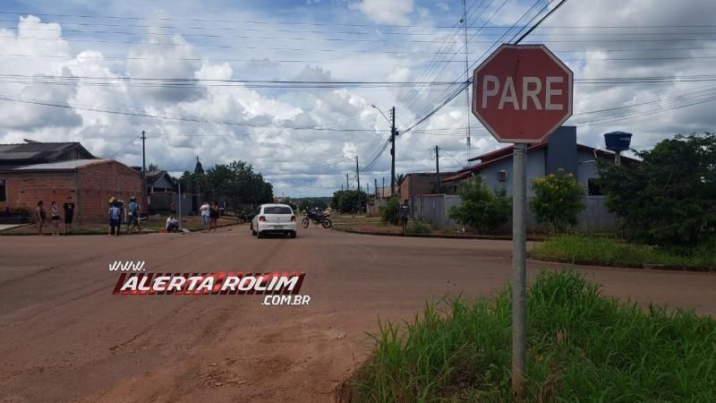 Mulher fica ferida após moto ser atingida por carro no Bairro Boa Esperança em Rolim de Moura Mulher fica ferida após moto ser atingida por carro no Bairro Boa Esperança em Rolim de Moura