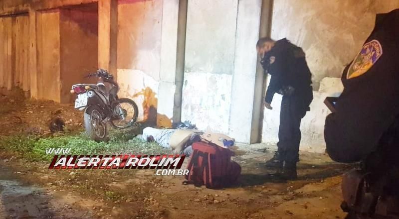 Rolim de Moura: Homem é atingido por disparo de arma de fogo na perna Rolim de Moura: Homem é atingido por disparo de arma de fogo na perna