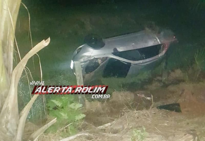 Novo Horizonte: Após capotar carro na RO-010, condutor sai para pedir ajuda e se perde, sendo localizado momentos depois pela PM e Bombeiros Novo Horizonte: Após capotar carro na RO-010, condutor sai para pedir ajuda e se perde, sendo localizado momentos depois pela PM e Bombeiros