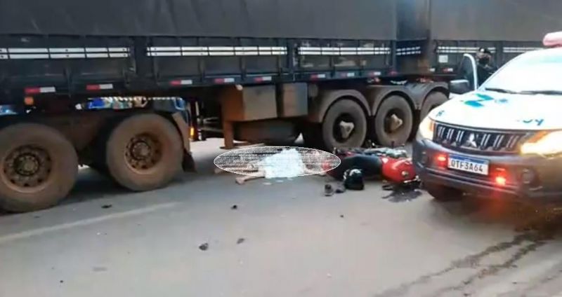 Mulher morre atropelada por carreta após colidir em viatura da PM em Porto Velho Mulher morre atropelada por carreta após colidir em viatura da PM em Porto Velho