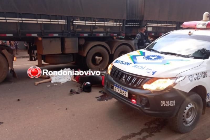 Mulher morre atropelada por carreta após colidir em viatura da PM em Porto Velho Mulher morre atropelada por carreta após colidir em viatura da PM em Porto Velho
