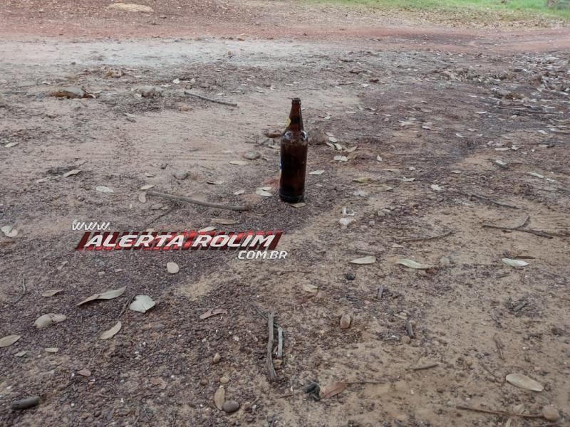 Coquetel molotov foi arremessado contra o prédio da vigilância sanitária durante a madrugada em Rolim de Moura Coquetel molotov foi arremessado contra o prédio da vigilância sanitária durante a madrugada em Rolim de Moura