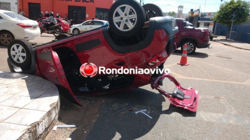 Automóvel capota após colisão em Porto Velho Automóvel capota após colisão em Porto Velho