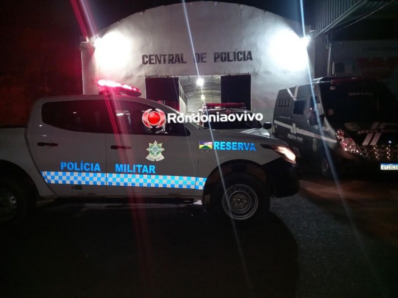 Marido espanca e ameaça matar mulher a facadas por ela chegar tarde em casa Marido espanca e ameaça matar mulher a facadas por ela chegar tarde em casa