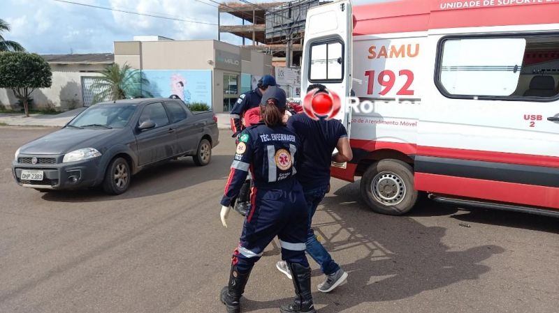 Dupla pede água na porta de casa e tenta matar jovem a tiros Dupla pede água na porta de casa e tenta matar jovem a tiros