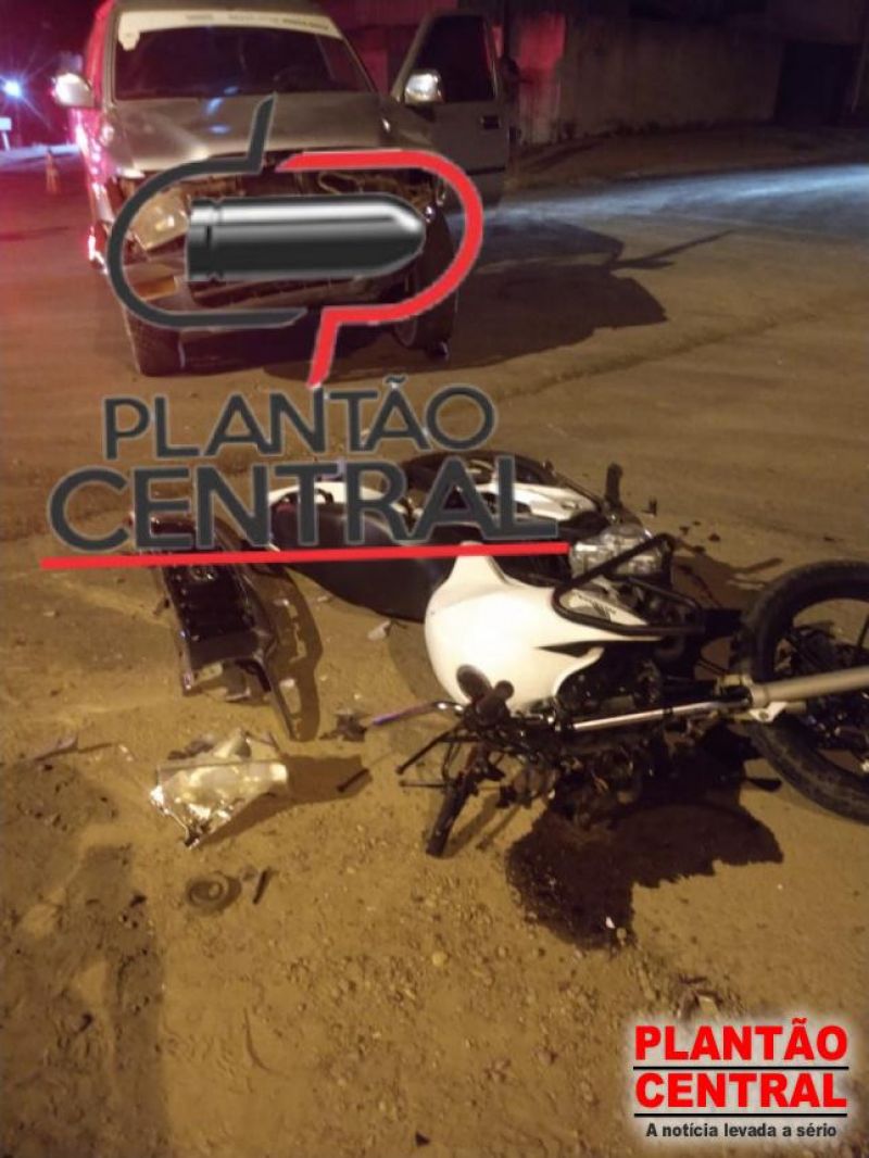 Motociclista sofre fratura nas duas pernas após colisão com caminhonete em Ji-Paraná; veja o vídeo