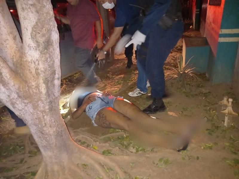 Mulher é morta a tiros pelo ex-marido no bairro Cidade Alta em Rolim de Moura Mulher é morta a tiros pelo ex-marido no bairro Cidade Alta em Rolim de Moura