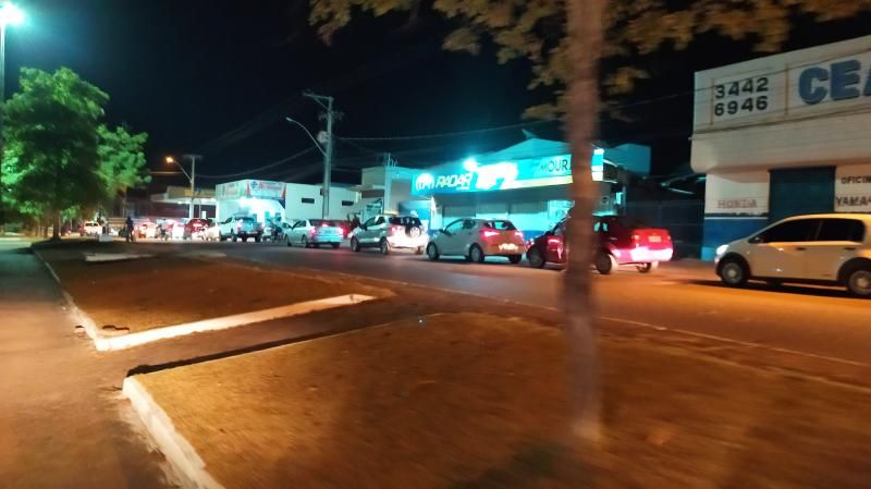 Atualização as 22 horas: Medo de desabastecimento gera filas enormes em todos os postos de combustíveis em Rolim de Moura Atualização as 22 horas: Medo de desabastecimento gera filas enormes em todos os postos de combustíveis em Rolim de Moura