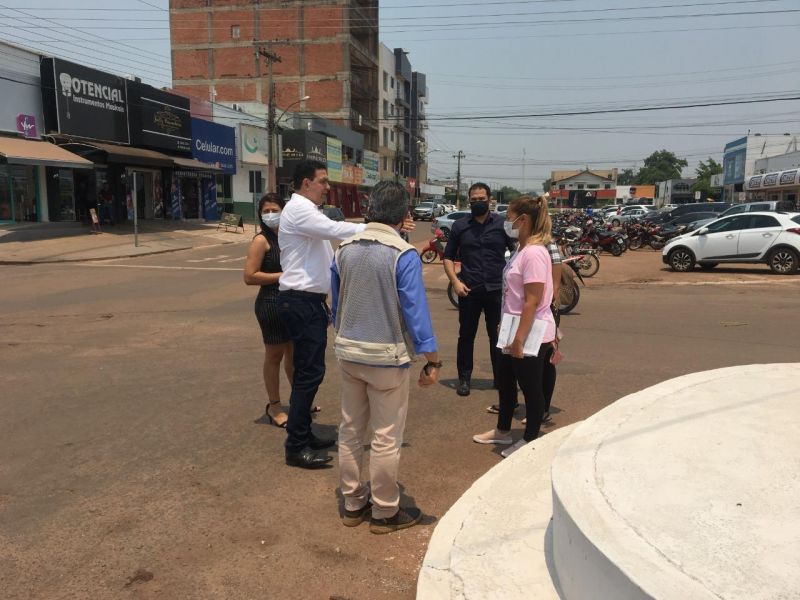 Recuperação da malha viária de Rolim de Moura começam no próximo mês, segundo representantes do Governo do Estado Recuperação da malha viária de Rolim de Moura começam no próximo mês, segundo representantes do Governo do Estado