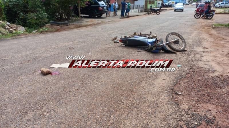 Rolim de Moura: Motociclista é encaminhado a Cacoal após colidir na traseira de caminhonete saindo da garagem e bater cabeça no chão Rolim de Moura: Motociclista é encaminhado a Cacoal após colidir na traseira de caminhonete saindo da garagem e bater cabeça no chão