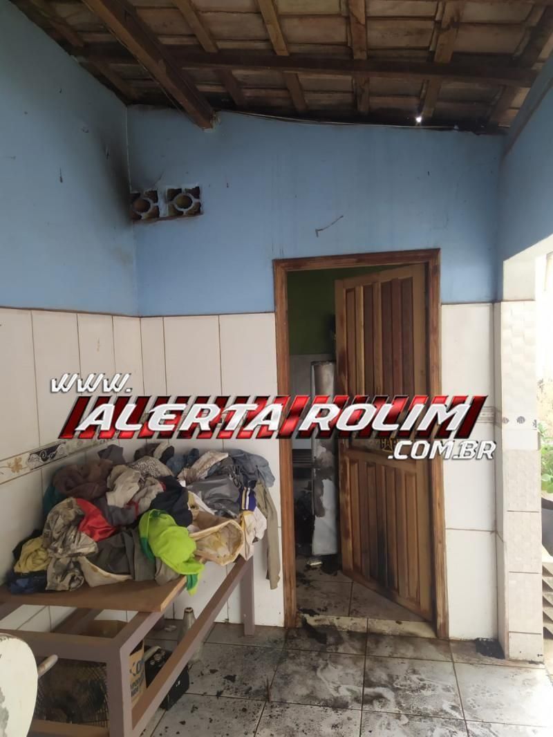 Rolim de Moura: Filho é preso após trancar pai idoso no quarto e incendiar casa; Vítima foi salva por vizinho Rolim de Moura: Filho é preso após trancar pai idoso no quarto e incendiar casa; Vítima foi salva por vizinho