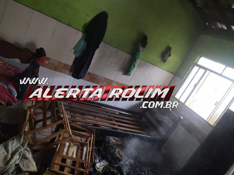 Rolim de Moura: Filho é preso após trancar pai idoso no quarto e incendiar casa; Vítima foi salva por vizinho Rolim de Moura: Filho é preso após trancar pai idoso no quarto e incendiar casa; Vítima foi salva por vizinho